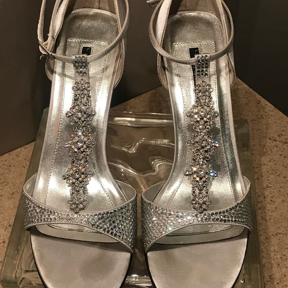 Laundry open toe bling shoes.